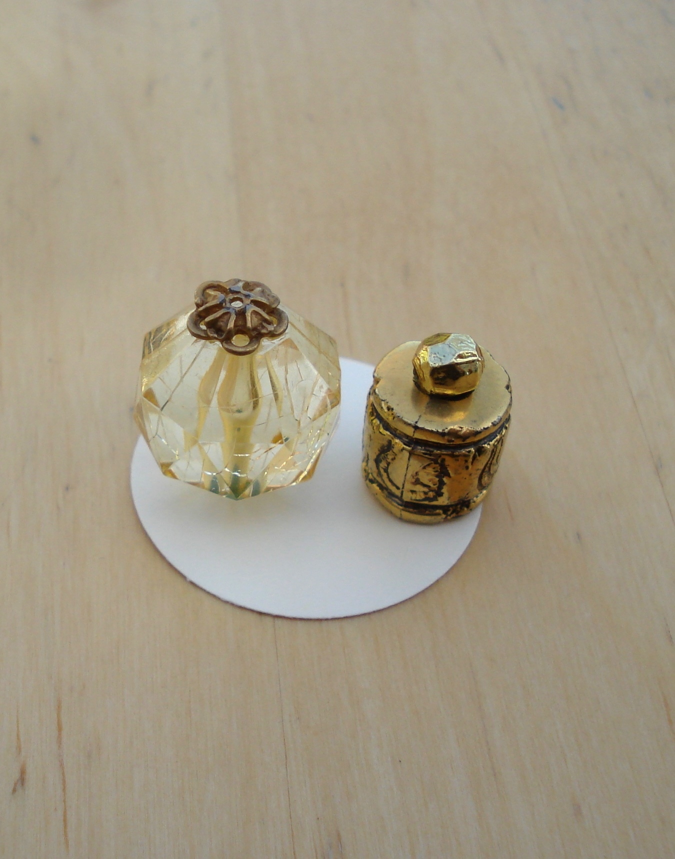 ENSEMBLE DE 2 MINI FLACONS DE PARFUMS rf 6 chelle poupes 29 /